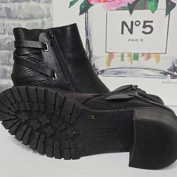 BareTraps Hensley Black 9M Lug Boots Stacked Heel - Picture 9 of 13